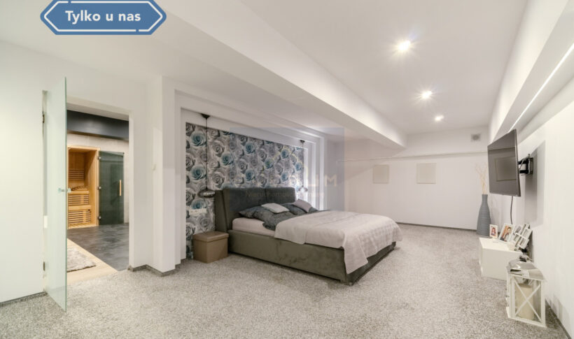 Dom na Sprzedaż, 480.00m2, Zawada - 2