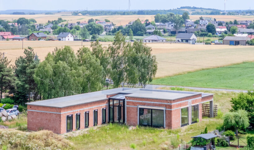 Dom na Sprzedaż, 300.36m2, Łobodno - 1
