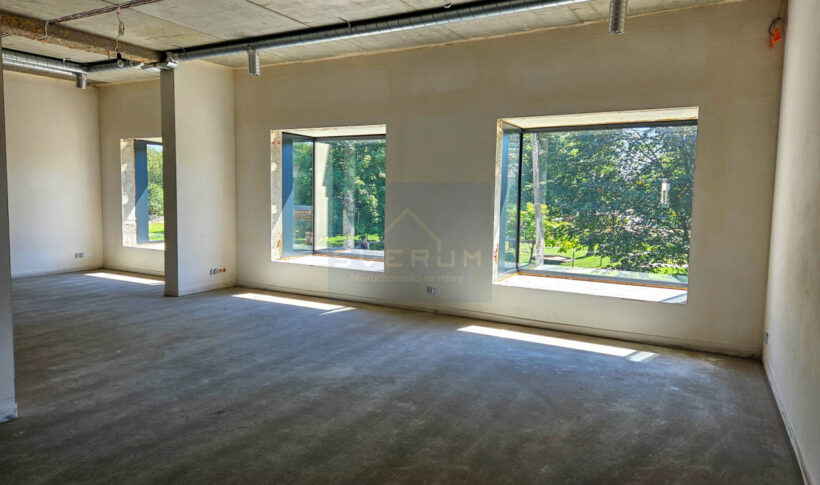 Lokal komercyjny na Sprzedaż, 538.00m2, Żarki - 1