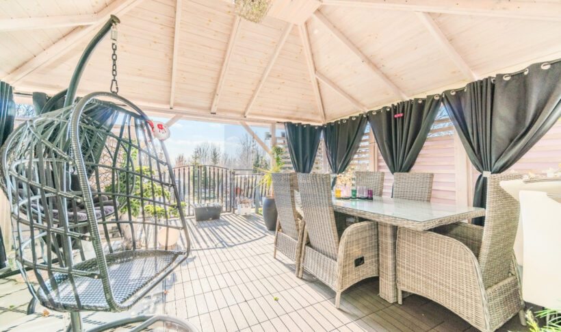 Dom na Sprzedaż, 370.00m2, Niegowoniczki - 1